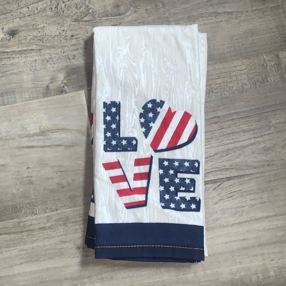 NWOT Storehouse Set of 2 Kitchen Towels.